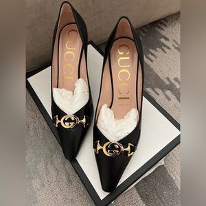 Gucci - Authentic Black pumps with gold and silver hardware. 38. NWT